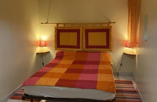 Neuvy House | Gîte chaleureux avec terrasse à Neuvy, animaux admis - FR-1-489-10