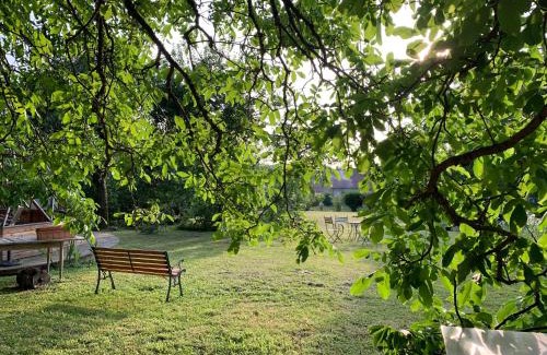 Passenans Apartment | Gîte Chambre de la Tante Camille - Les Filles Tresy
