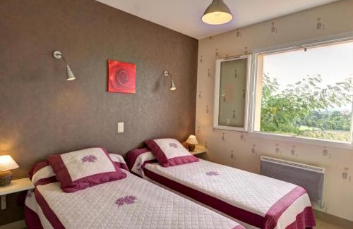 Saint-Forgeux-Lespinasse House | Gîte charmant avec animaux admis, terrasse et poêle à bois à Saint-Forgeux-Lespinasse - FR-1-496-37