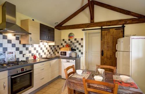 Saint-Forgeux-Lespinasse House | Gîte charmant avec animaux admis, terrasse et poêle à bois à Saint-Forgeux-Lespinasse - FR-1-496-37