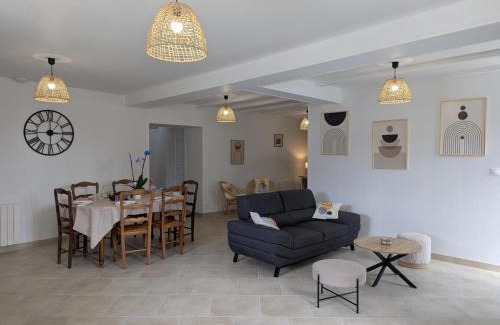 Challignac House | Gîte charentais rénové avec jardin et terrasse - FR-1-653-281