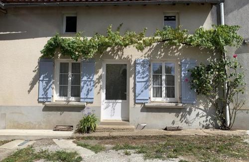 Poursac House | Gîte charmant avec jardin privatif, proche des randonnées, totalement équipé et internet fibreбет - FR-1-653-253