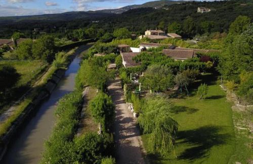 Lagnes House | Gîte chez Cécile à Lagnes, aux portes du Luberon