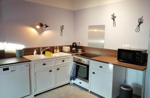 Charroux House | Gîte confortable avec piscine partagée, proche de Vichy - FR-1-489-572