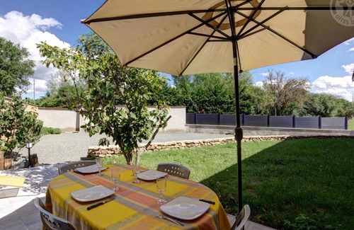 Balbigny House | Gîte confortable à Balbigny avec terrasse et jardin - FR-1-496-282