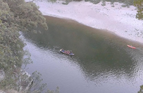 Banne House | Gîte coquelicot en ardèche méridionale.