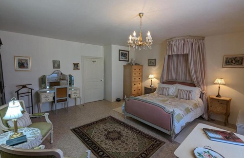 Charente Limousine House | Gîte Cosy à Abzac avec Jardin, Proche Confolens et Services Inclus - FR-1-653-84