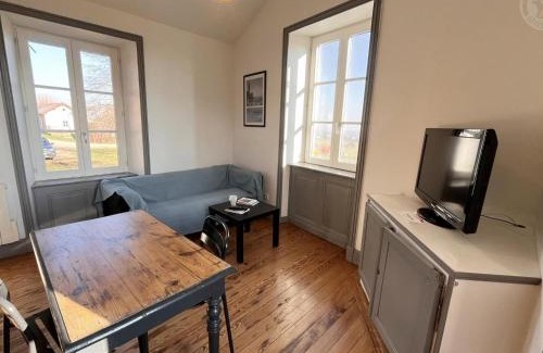 Saint-Andre-dʼApchon House | Gîte cosy avec jardin et Wi-Fi dans ancienne ferme viticole - FR-1-496-142