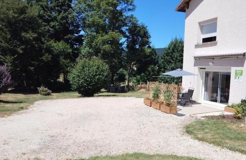 La Versanne House | Gîte cosy avec jardin dans le Parc du Pilat - FR-1-496-369