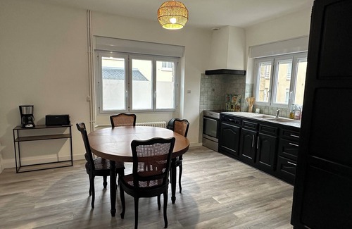 Pontorson House | Gîte de bonheur du Pré-Salé town house 10 persons 4 bedrooms