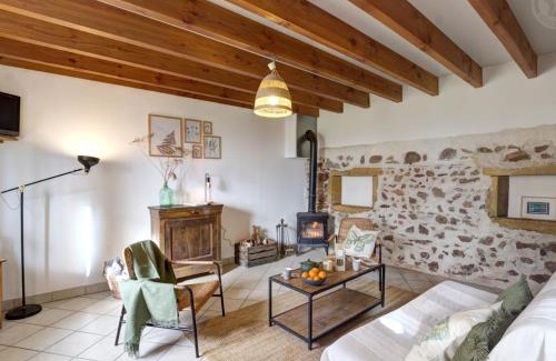 Sevelinges House | Gîte de charme 6 pers, jardin clos, animaux bienvenus - FR-1-496-250