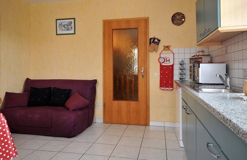 Holtzwihr Apartment | Gîte de France in a large garden