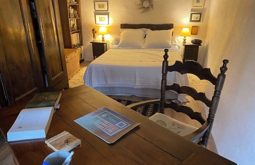 La Feuillee Bed & Breakfast | Gîte de Kerven In a two-hundred-year-old farmhouse in the Monts d'Arrée mountains