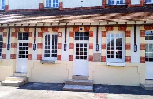 Saint-Brisson-sur-Loire House | gîte de l'Olivier, auberge de saint Brisson