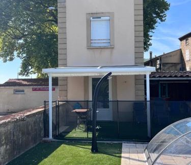 Saint-Pierre-de-Boeuf Apartment | Gîte de la tour