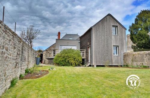 Sainte-Suzanne-and-Chammes House | Gîte des cinq tours