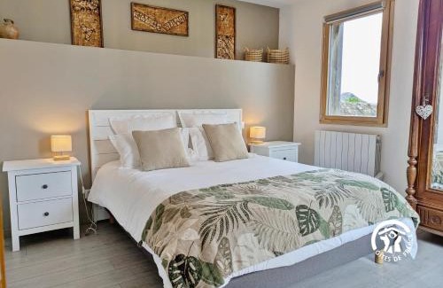 Sainte-Suzanne-and-Chammes House | Gîte des cinq tours