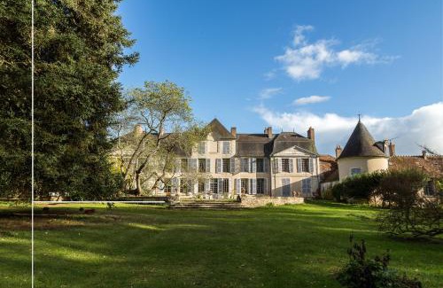 Cosne-Cours-sur-Loire House | Gîte du Château Montchevreau