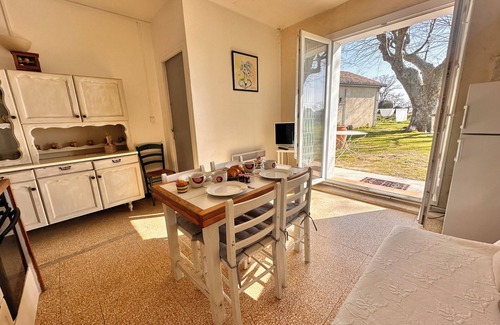 Saint-Laurent-d'Aigouze Apartment | Gîte du Mas - Charmant Gîte provençal avec jardin commun