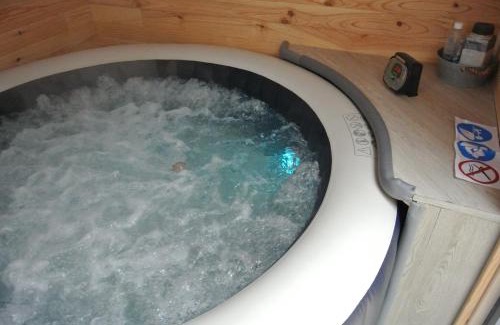 Buisson Apartment | GÎTE du SERRE de BOUDRE CLIMATISÉ, SPA PERMANENT