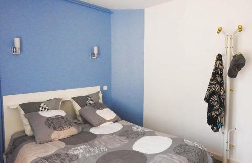 Louroux-de-Bouble House | Gîte familial avec terrasse et animaux acceptés à Louroux - FR-1-489-569