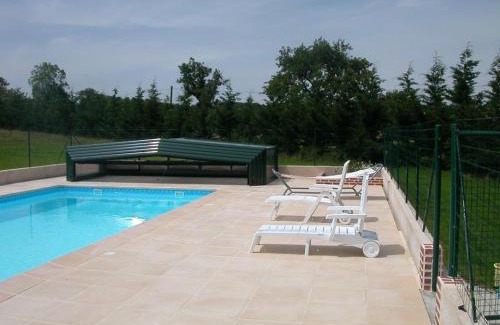 Cressanges House | Gîte familial avec wifi et piscine partagée à Cressanges - FR-1-489-78