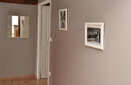 Cressanges House | Gîte familial avec wifi et piscine partagée à Cressanges - FR-1-489-78