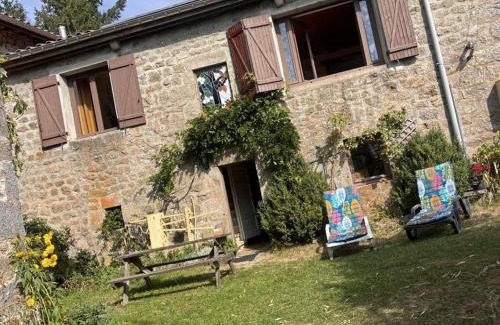 Marlhes House | Gîte feng shui enchanteur à Marlhes avec cheminée et jardin - FR-1-496-57