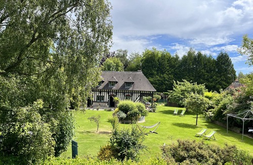 Saint-Gatien-des-Bois Apartment | Gîte for two people. Rated 3 épis Gîtes de France. Between Honfleur and Deauville