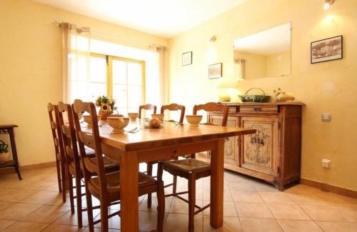 Saint-Christophe-sur-Dolaison House | Gîte à la ferme à Saint-Christophe-sur-Dolaison avec terrasse et chambres privatives - FR-1-582-284