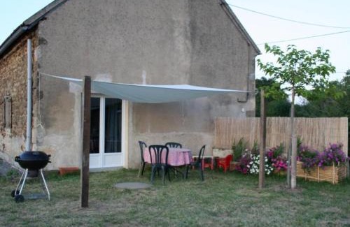 Saint-Genest House | Gîte indépendant à Saint-Genest avec jardin clos - FR-1-489-562