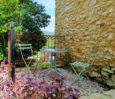 Sabran Apartment | Gîte indépendant avec terrasse Saluces