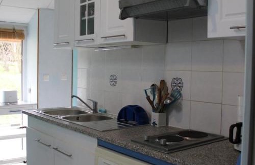 Chatel-de-Neuvre House | Gîte indépendant rénové avec jardin à Châtel-de-Neuvre - FR-1-489-22