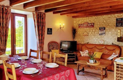 Salles-Lavalette House | Gîte indépendant avec vue et cheminée - Animaux acceptés, Parking, WIFI - FR-1-653-269