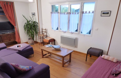 Massiac Cottage | Gîte La Grange - Pool and nature.