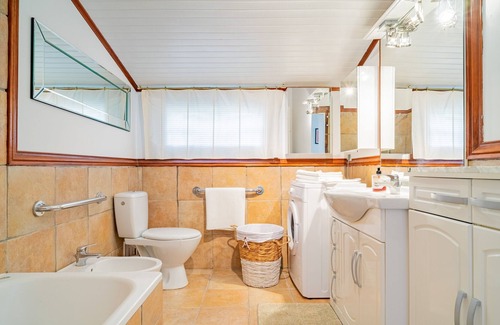 Belus House | Gîte Lasaitasuna - Two Bedroom House, Sleeps 4