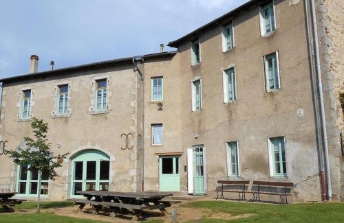 La Chabanne House | Gîte Le Saillant: Détente Montagne Bourbonnaise, Animaux admis, Jardin, jusqu'à 14 pers - FR-1-489-343