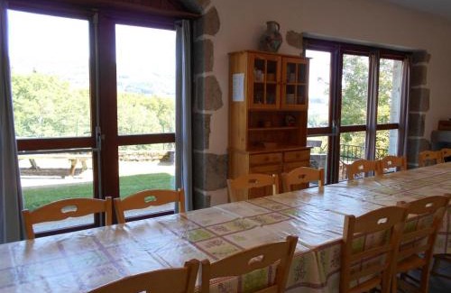 La Chabanne House | Gîte Le Saillant: Détente Montagne Bourbonnaise, Animaux admis, Jardin, jusqu'à 14 pers - FR-1-489-343