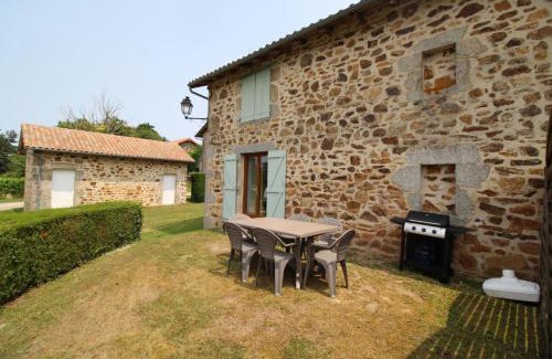 Saint-Mathieu House | Gîte Les Champs N°5