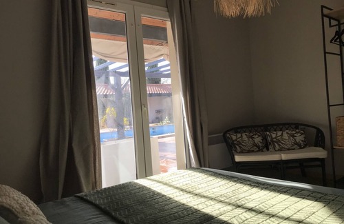 Biganos House | Gîte les Pins*house100m2-parc 5000m2- heated swimming-pool-patio-bike loan