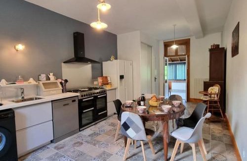 Neronde House | Gîte lumineux 6 pers avec véranda et jardin à Néronde - FR-1-496-357