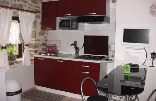 Berric Cottage | Gîte Maézoù, cozy T2, ground floor in longère, countryside & 13km sea