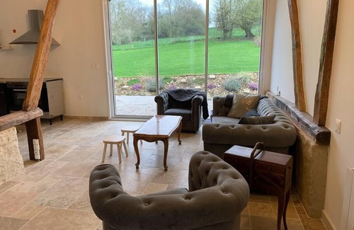 Blicourt House | Gîte, Maison entière avec billard et bel espace de vie La Grange