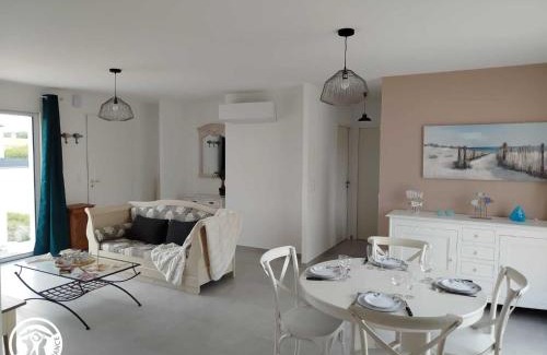 La Barre-de-Monts House | Gîte moderne à La Barre-de-Monts avec terrasse et parking - FR-1-426-586
