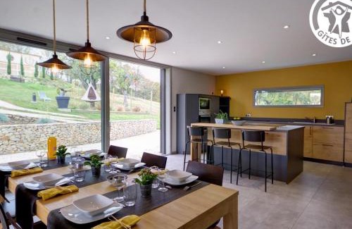 Montbrison House | Gîte moderne avec jardin et étang, près de Montbrison - FR-1-496-157