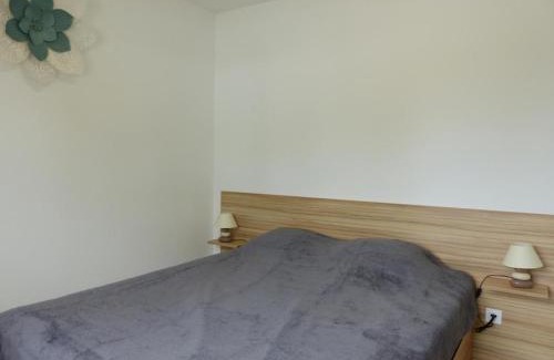 Saint-Remy-en-Rollat House | Gîte moderne avec grand jardin et climatisation - FR-1-489-492