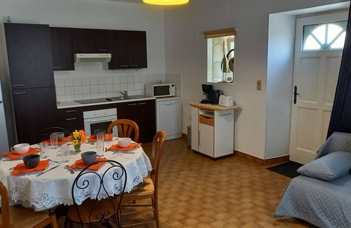 Montreuil-Bellay Cottage | Gîte Montreuillais for 2 to 6 people in duplex