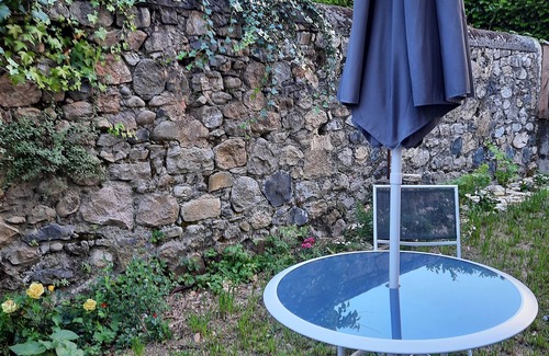 Vals-les-Bains Apartment | Gîte Plein Soleil - Cigaloun - Services +