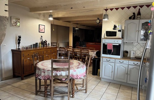 Chastreix House | Gîte Pour 16 à 18 Personnes de 1823 Grande Cheminée Fonctionnelle