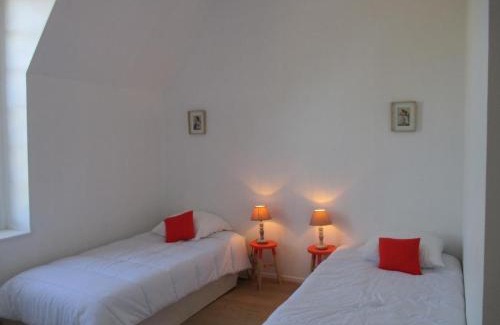 Trevol House | Gîte rénové dans un château avec WIFI et jardin, animaux acceptés - FR-1-489-73